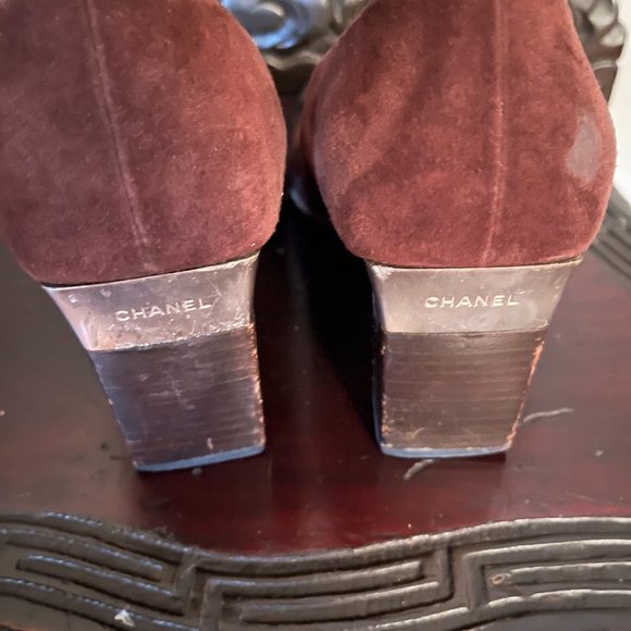 Chanel - Brown Suede and Leather Pumps -Size 9 - Picture 2 of 5